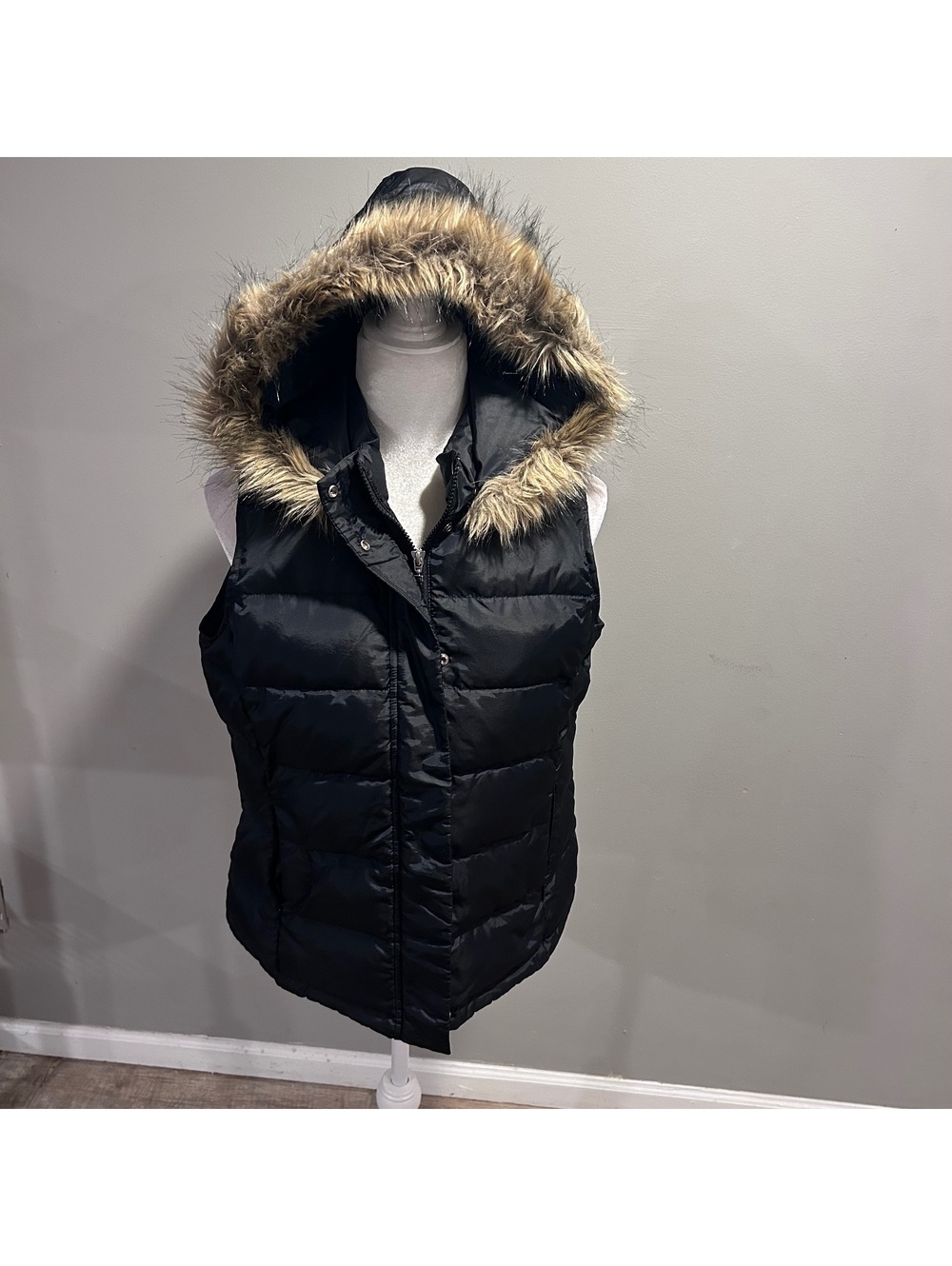 Talbots Black Quilted Puffer Vest Faux Fur Hood Goose Down Blend Medium